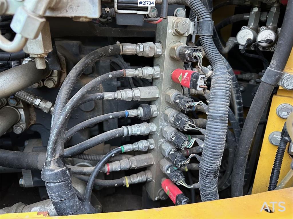 Komatsu PC228USLC-8 excavator w/ 3 buckets and tiltrotator