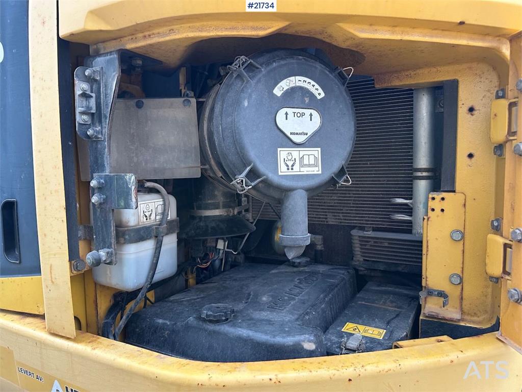 Komatsu PC228USLC-8 excavator w/ 3 buckets and tiltrotator