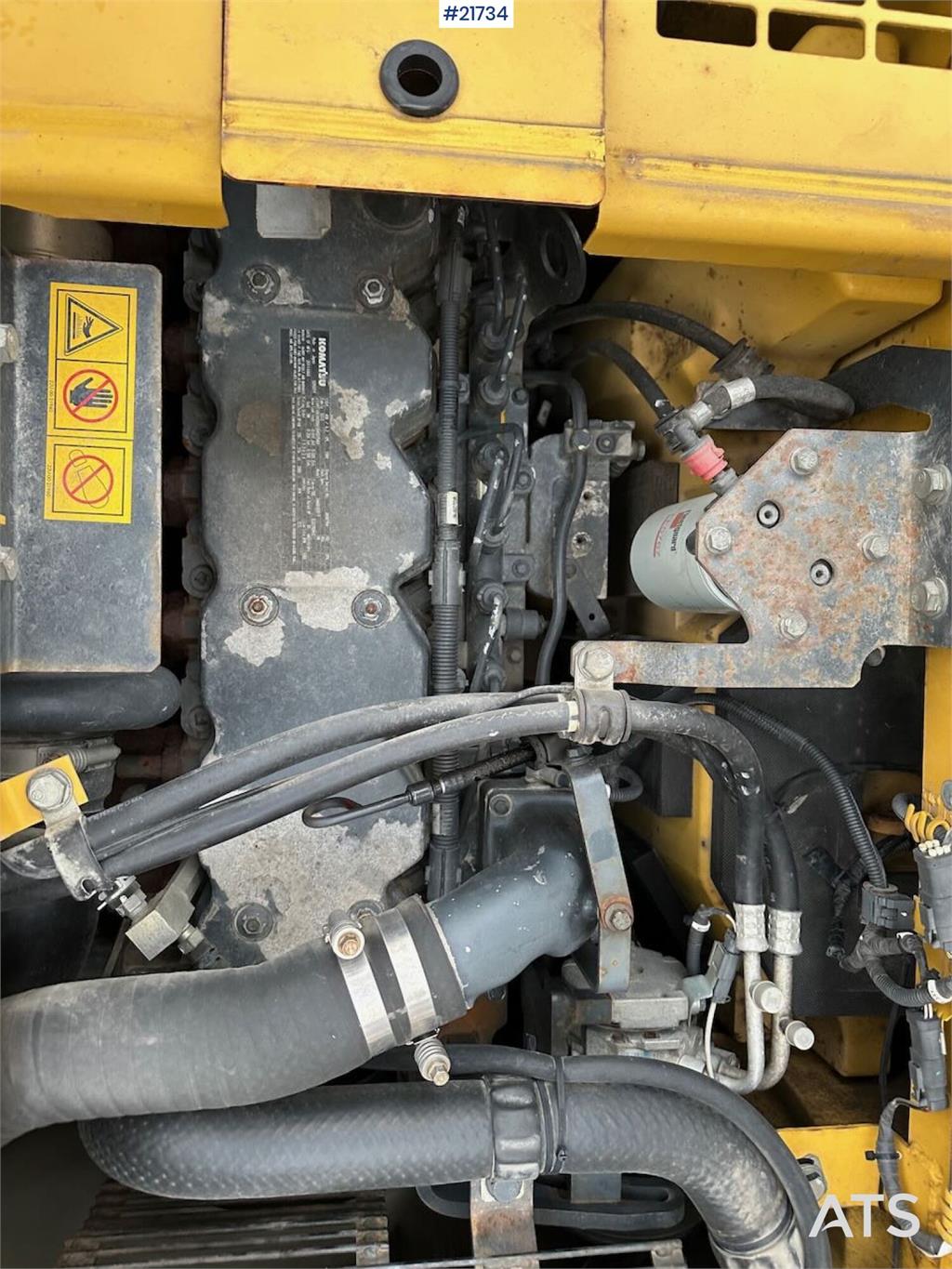 Komatsu PC228USLC-8 excavator w/ 3 buckets and tiltrotator