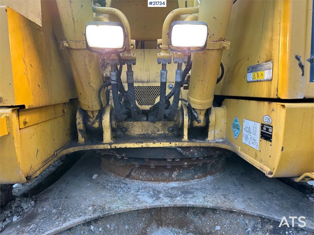 Komatsu PC228USLC-8 excavator w/ 3 buckets and tiltrotator