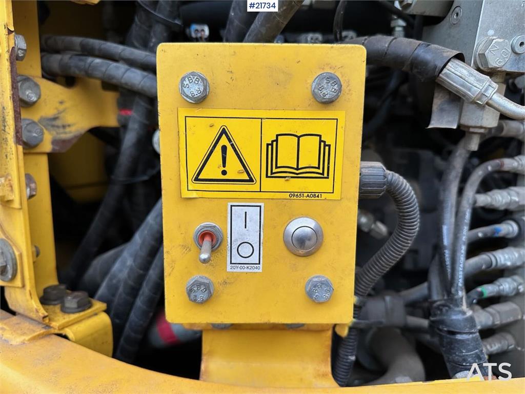 Komatsu PC228USLC-8 excavator w/ 3 buckets and tiltrotator