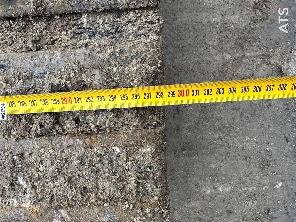 Komatsu PC228USLC-8 excavator w/ 3 buckets and tiltrotator