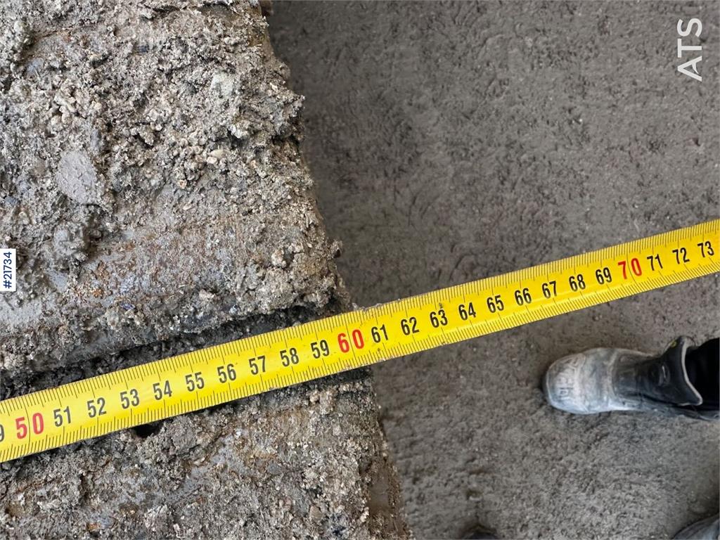 Komatsu PC228USLC-8 excavator w/ 3 buckets and tiltrotator