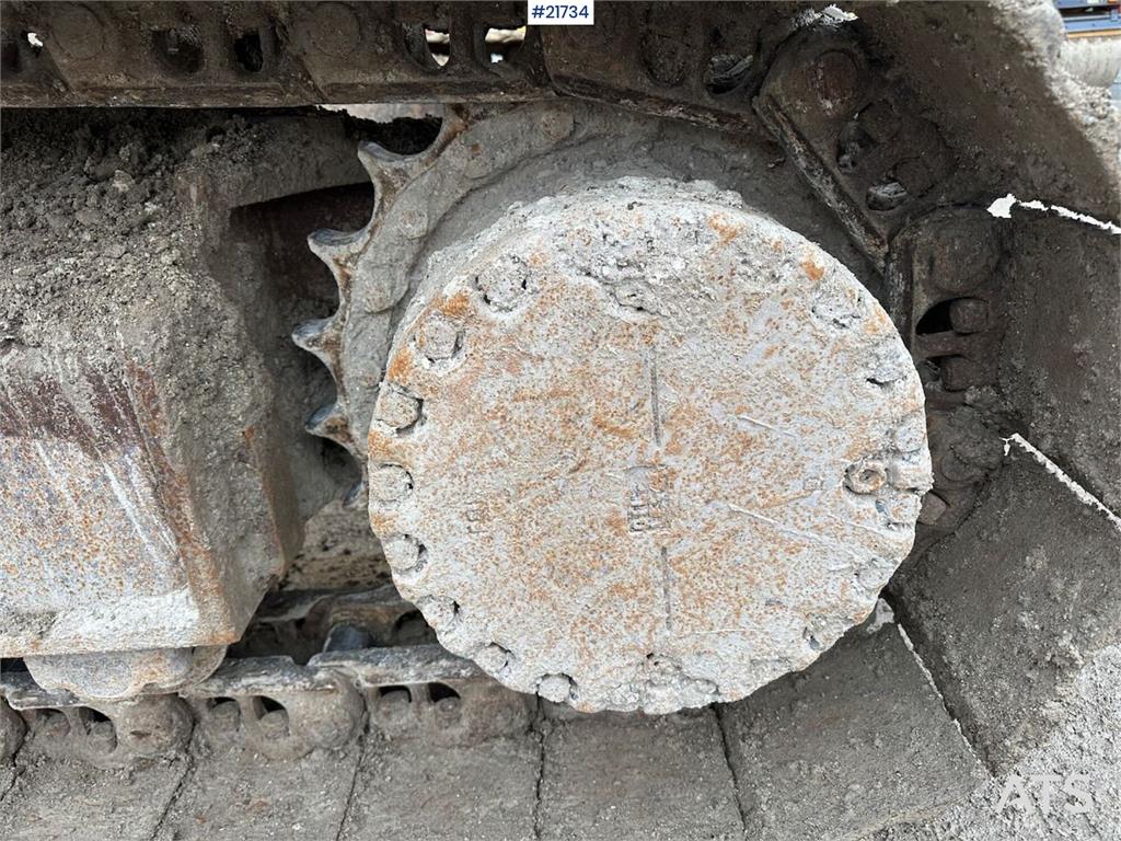 Komatsu PC228USLC-8 excavator w/ 3 buckets and tiltrotator