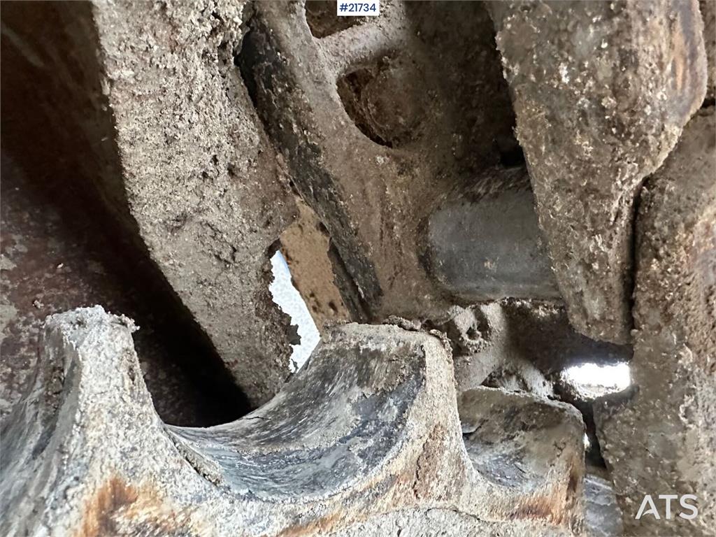 Komatsu PC228USLC-8 excavator w/ 3 buckets and tiltrotator