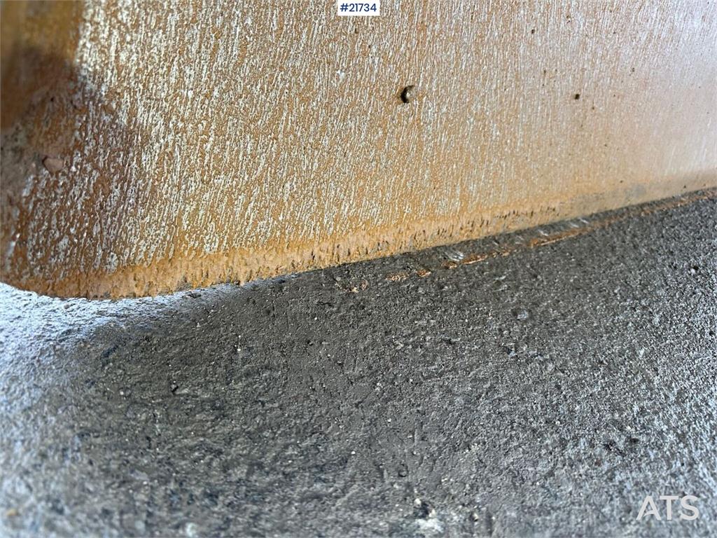 Komatsu PC228USLC-8 excavator w/ 3 buckets and tiltrotator