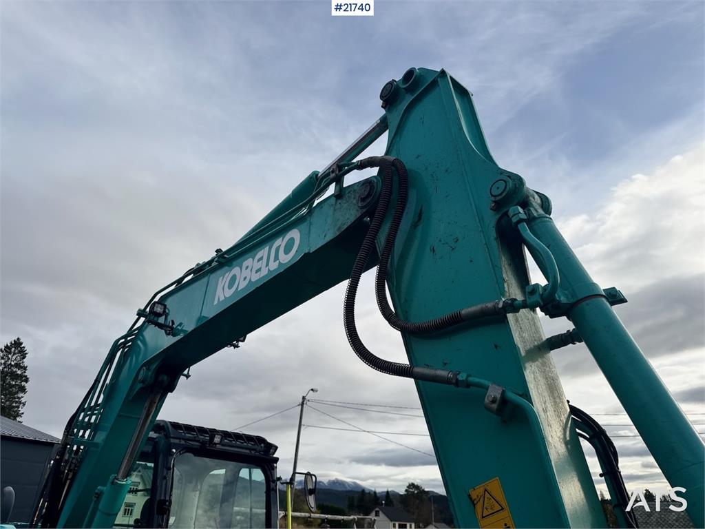 Kobelco SK75SR-3E w/ Rototilt, 2 buckets and grapple. 1850
