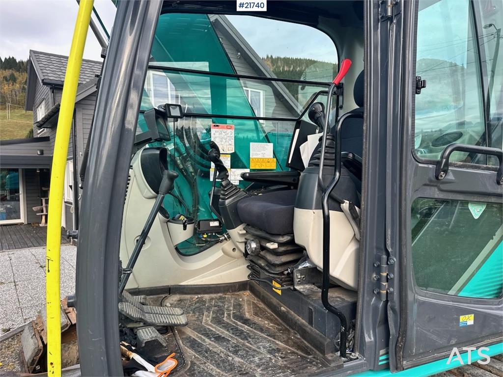 Kobelco SK75SR-3E w/ Rototilt, 2 buckets and grapple. 1850