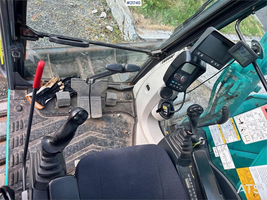 Kobelco SK75SR-3E w/ Rototilt, 2 buckets and grapple. 1850