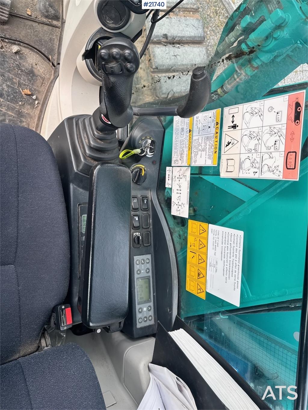 Kobelco SK75SR-3E w/ Rototilt, 2 buckets and grapple. 1850