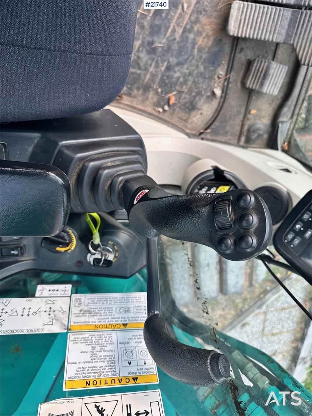 Kobelco SK75SR-3E w/ Rototilt, 2 buckets and grapple. 1850