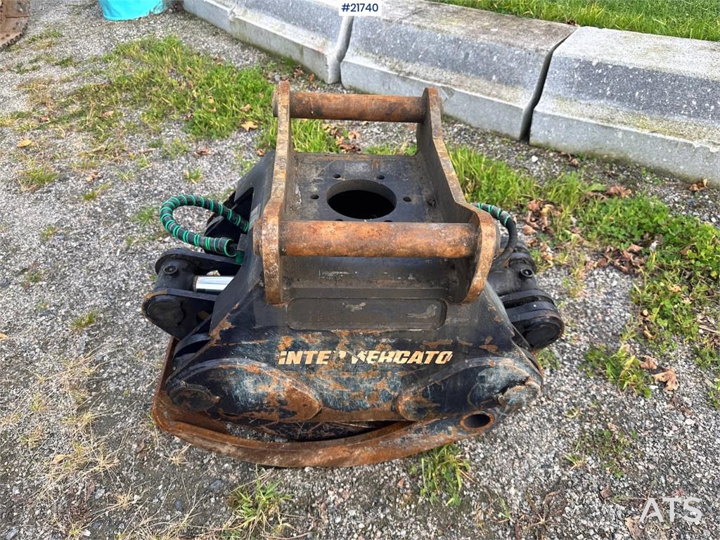 Kobelco SK75SR-3E w/ Rototilt, 2 buckets and grapple. 1850