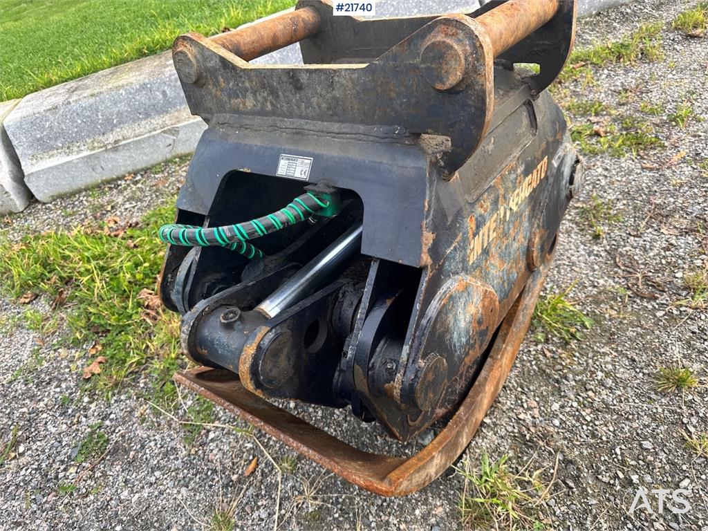 Kobelco SK75SR-3E w/ Rototilt, 2 buckets and grapple. 1850