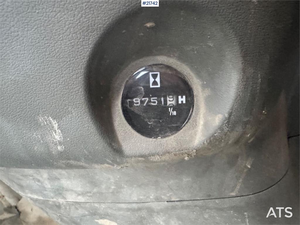 Hitachi EX165 Tracked Excavator with 2 Buckets