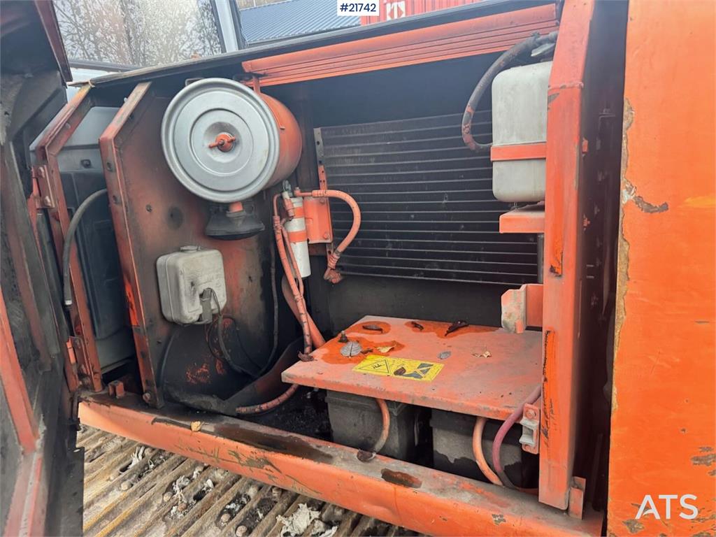 Hitachi EX165 Tracked Excavator with 2 Buckets