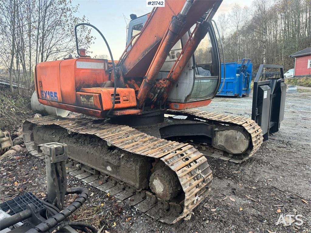 Hitachi EX165 Tracked Excavator with 2 Buckets
