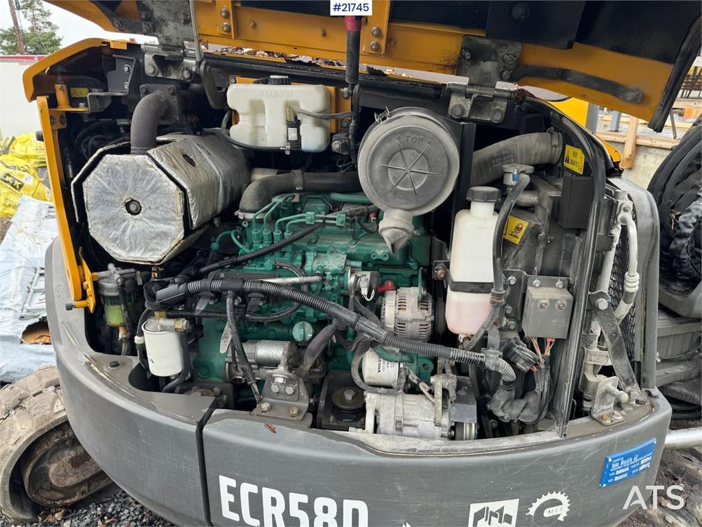 Volvo ECR58D Tracked Excavator with Tilt and Bucket