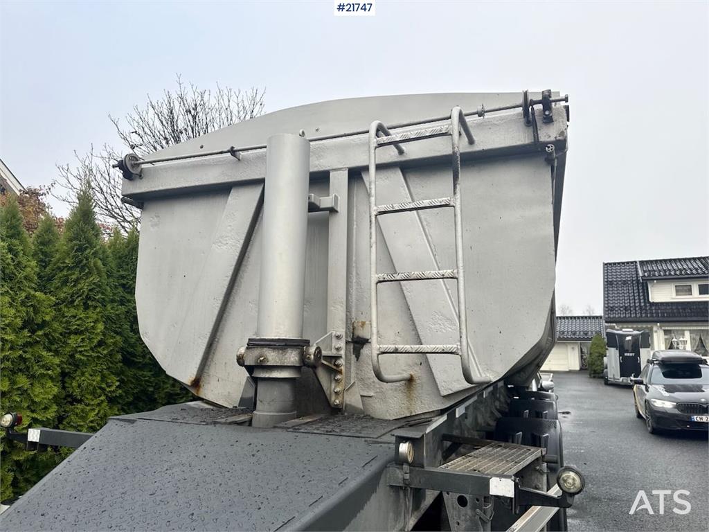 Scania R660 6x4 Asphalt Truck with Carnehl Asphalt Traile