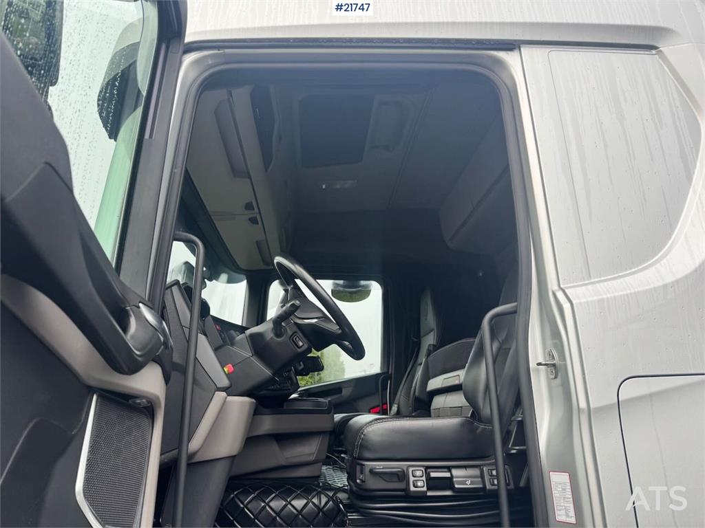 Scania R660 6x4 Asphalt Truck with Carnehl Asphalt Traile