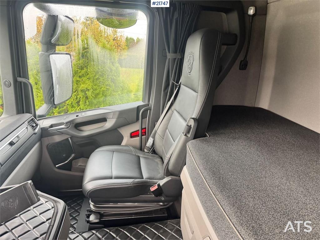 Scania R660 6x4 Asphalt Truck with Carnehl Asphalt Traile