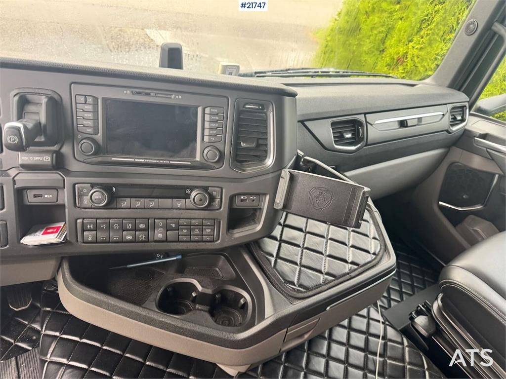 Scania R660 6x4 Asphalt Truck with Carnehl Asphalt Traile