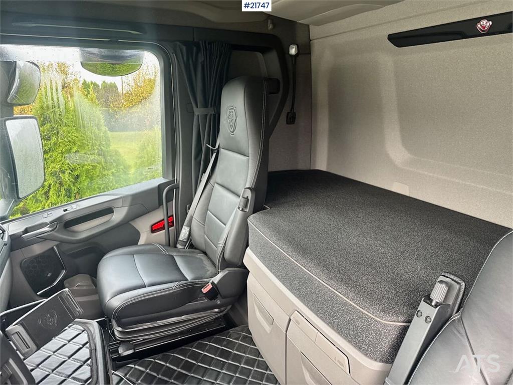 Scania R660 6x4 Asphalt Truck with Carnehl Asphalt Traile