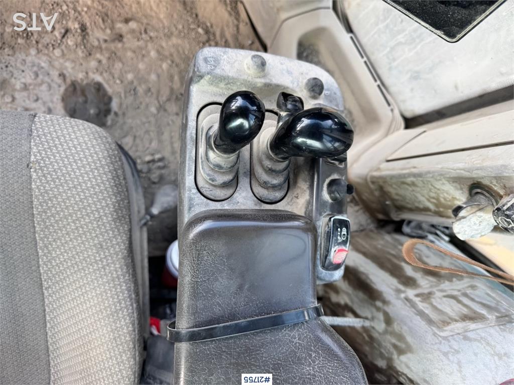 Volvo L180H Wheel Loader w/ Bucket.