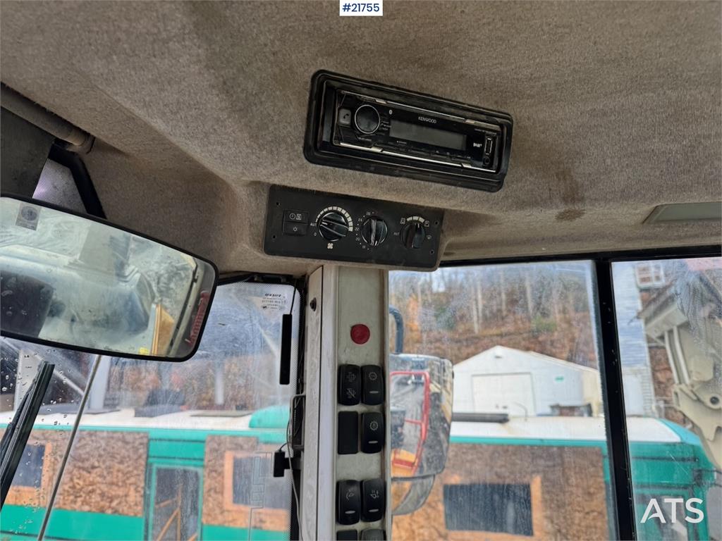 Volvo L180H Wheel Loader w/ Bucket.