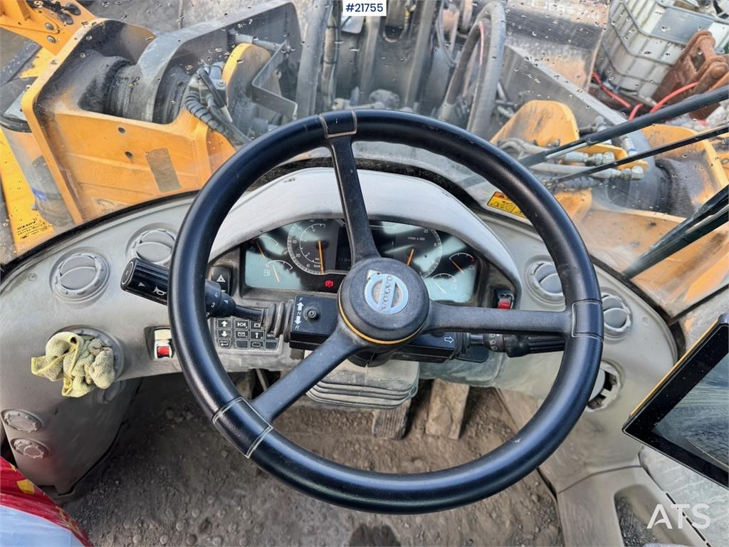 Volvo L180H Wheel Loader w/ Bucket.