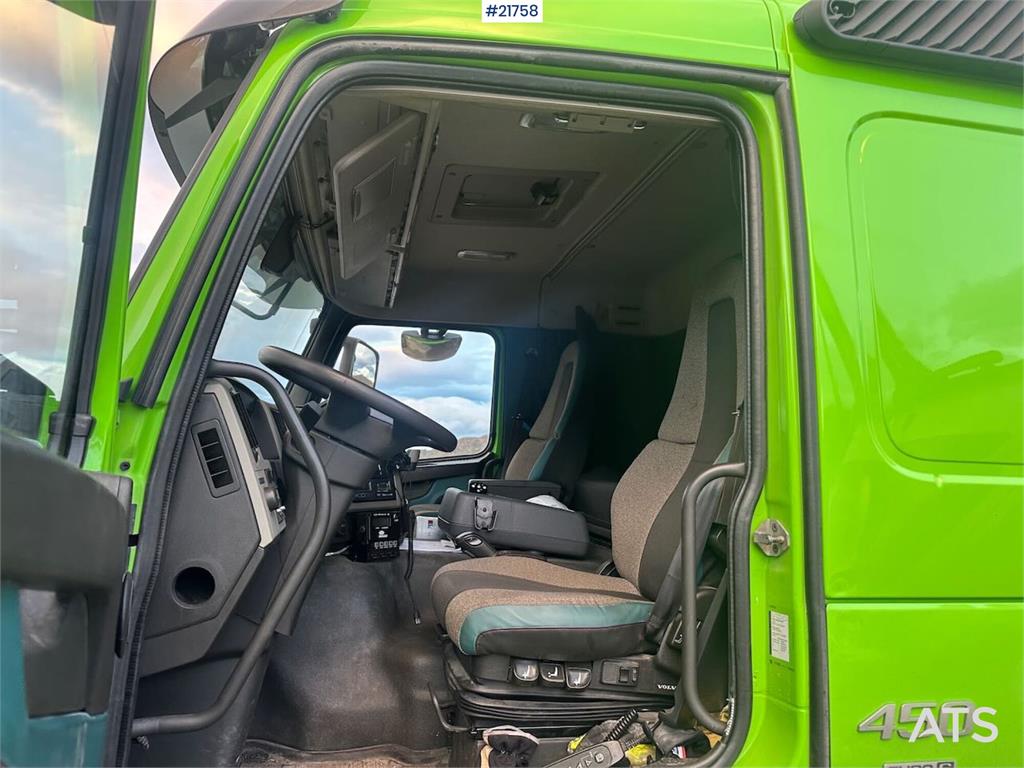 Volvo FM450 box truck 6x2 w/ full side opening, 2 zone u