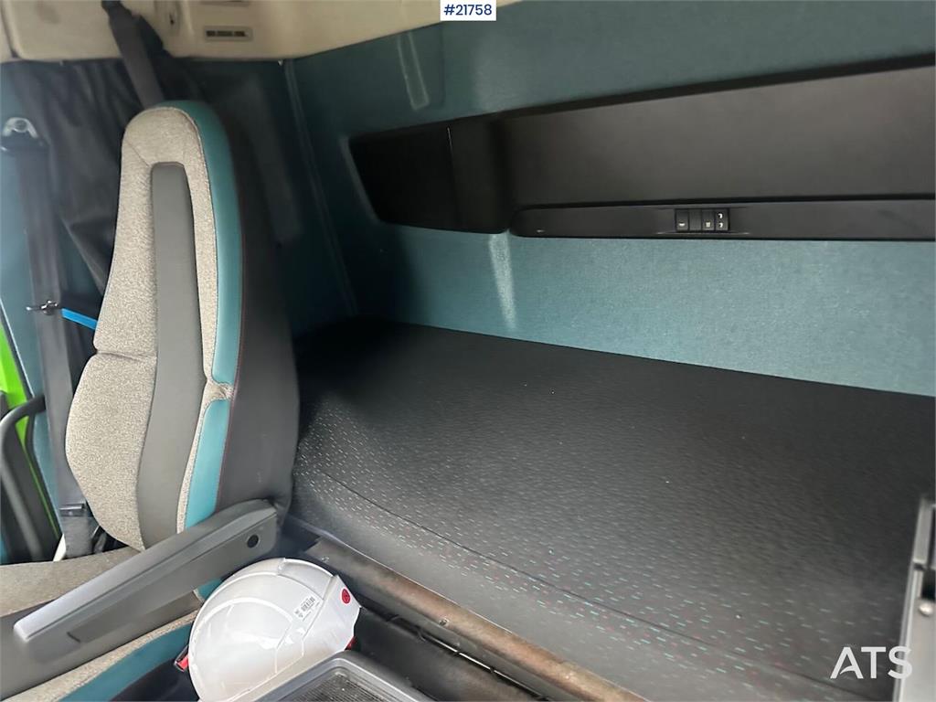 Volvo FM450 box truck 6x2 w/ full side opening, 2 zone u