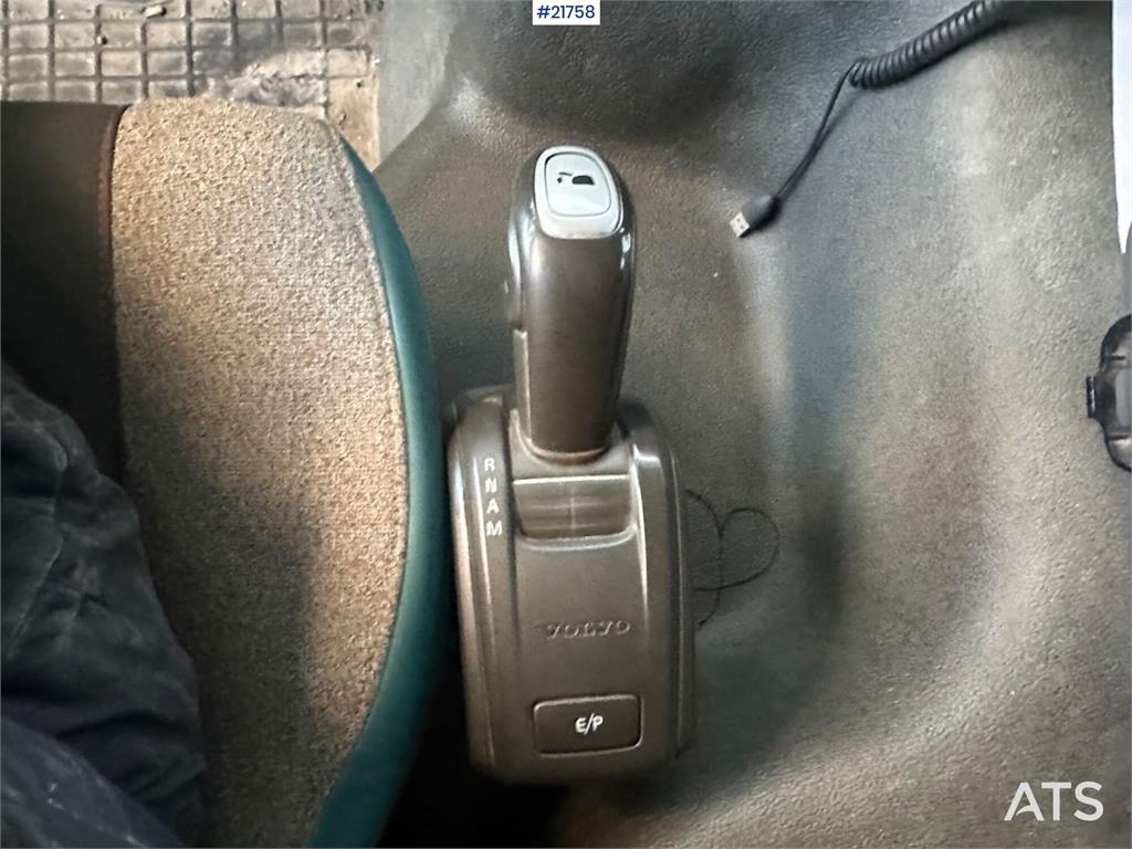 Volvo FM450 box truck 6x2 w/ full side opening, 2 zone u