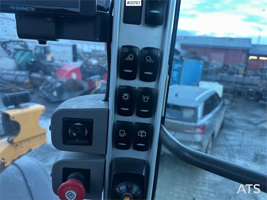 Volvo L90F wheel loader w/ Volvo gravel bucket. WATCH VI