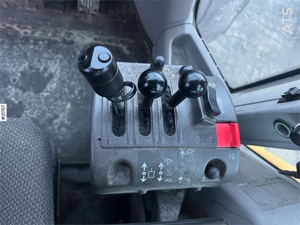 Volvo L90F wheel loader w/ Volvo gravel bucket. WATCH VI