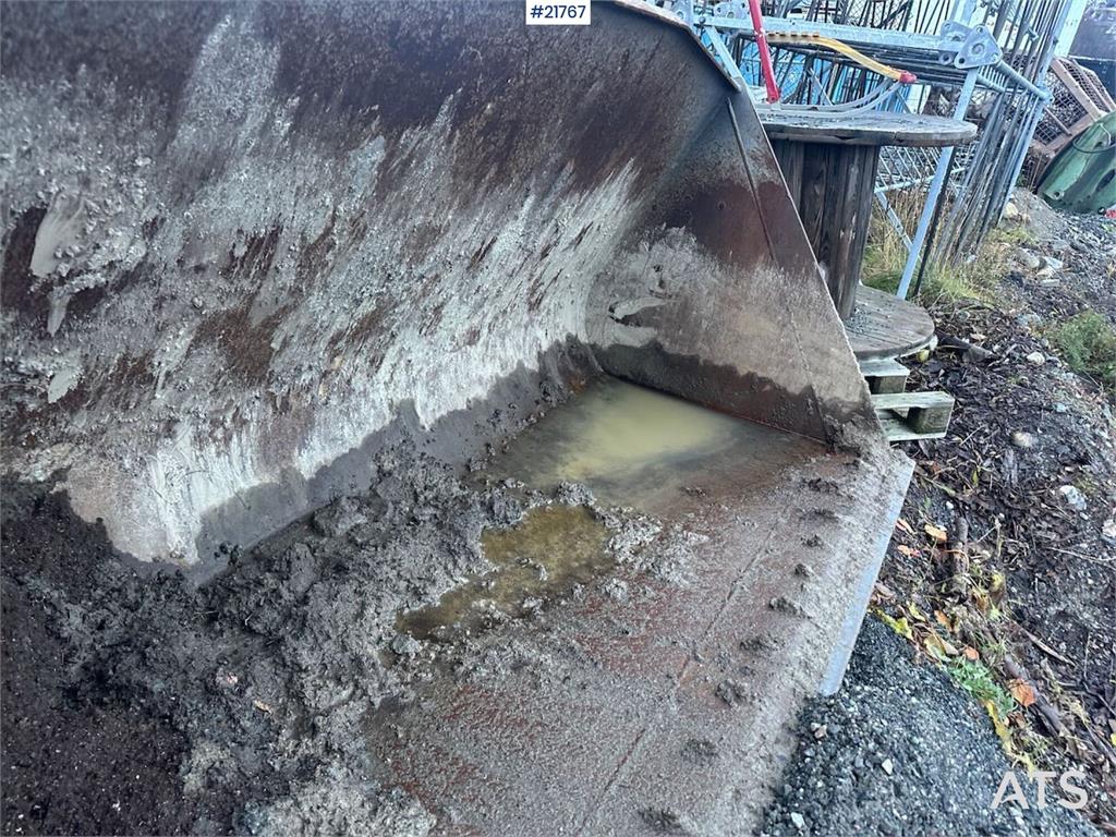 Volvo L90F wheel loader w/ Volvo gravel bucket. WATCH VI