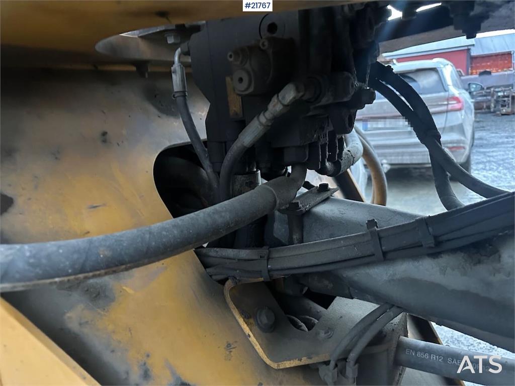 Volvo L90F wheel loader w/ Volvo gravel bucket. WATCH VI