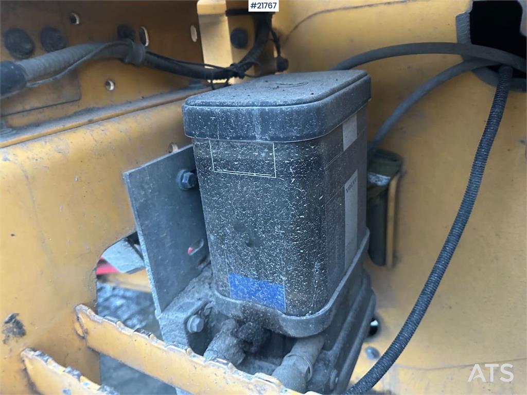 Volvo L90F wheel loader w/ Volvo gravel bucket. WATCH VI