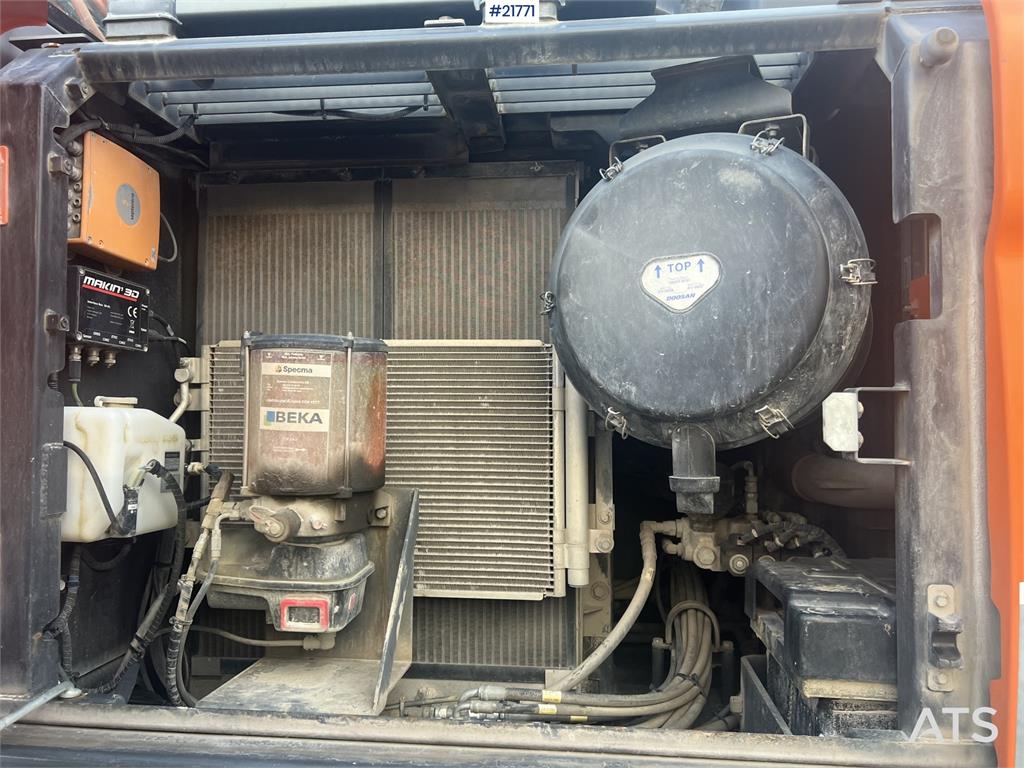 Doosan Dx300lc-5 Gravemaskin m/ rototilt og pusseskuffe