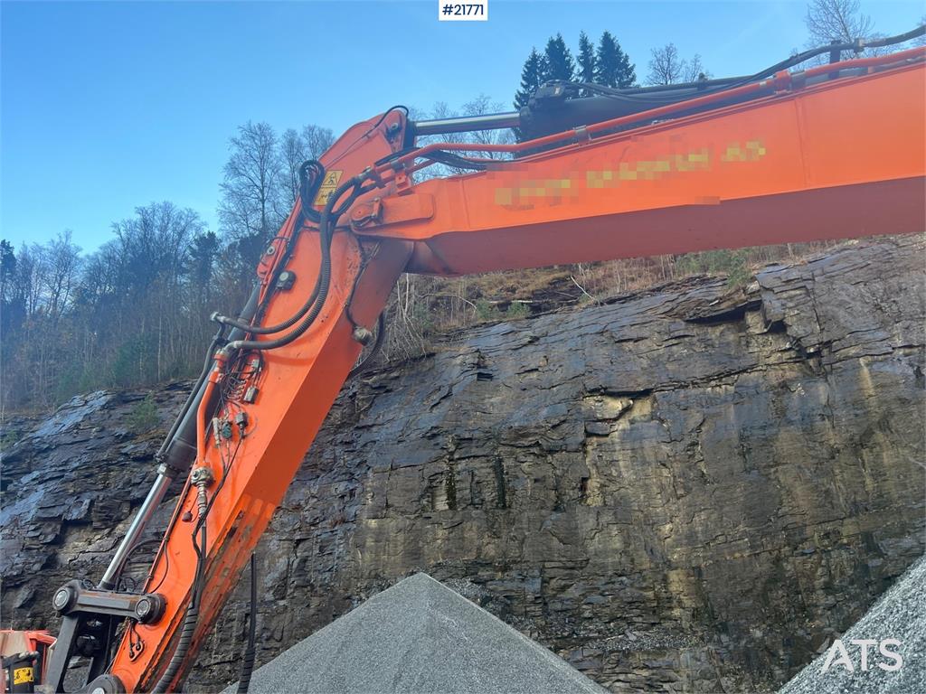 Doosan Dx300lc-5 Gravemaskin m/ rototilt og pusseskuffe