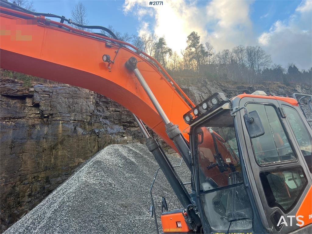 Doosan Dx300lc-5 Gravemaskin m/ rototilt og pusseskuffe