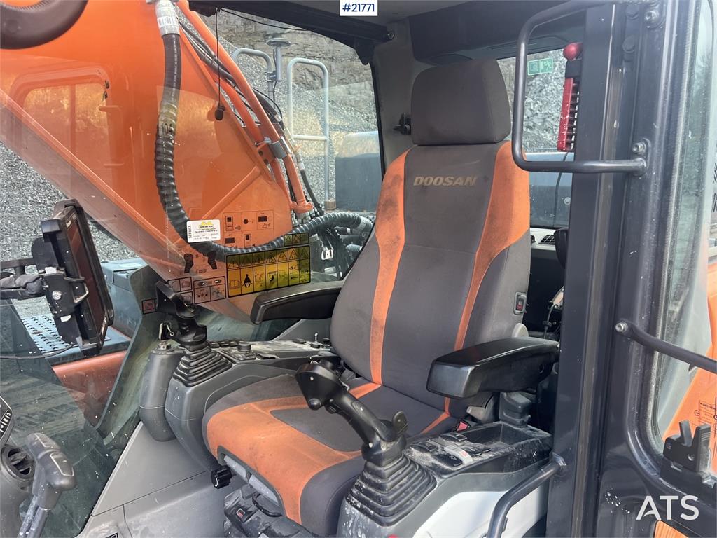 Doosan Dx300lc-5 Gravemaskin m/ rototilt og pusseskuffe