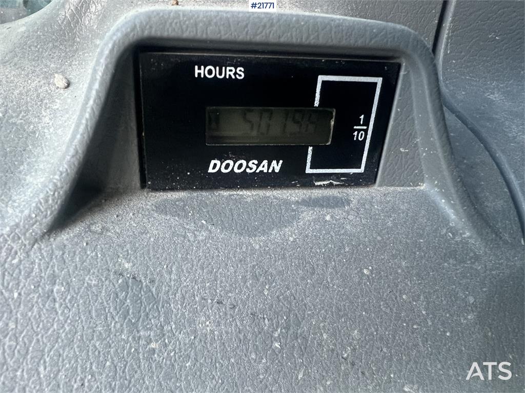 Doosan Dx300lc-5 Gravemaskin m/ rototilt og pusseskuffe