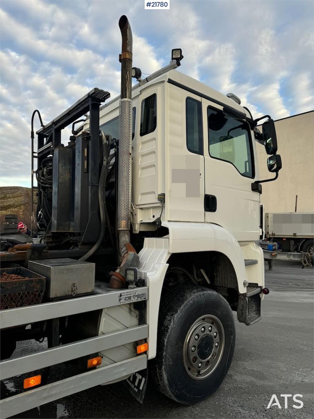 MAN TGS 28.480 6x4 – Hook lift truck with snow plow se