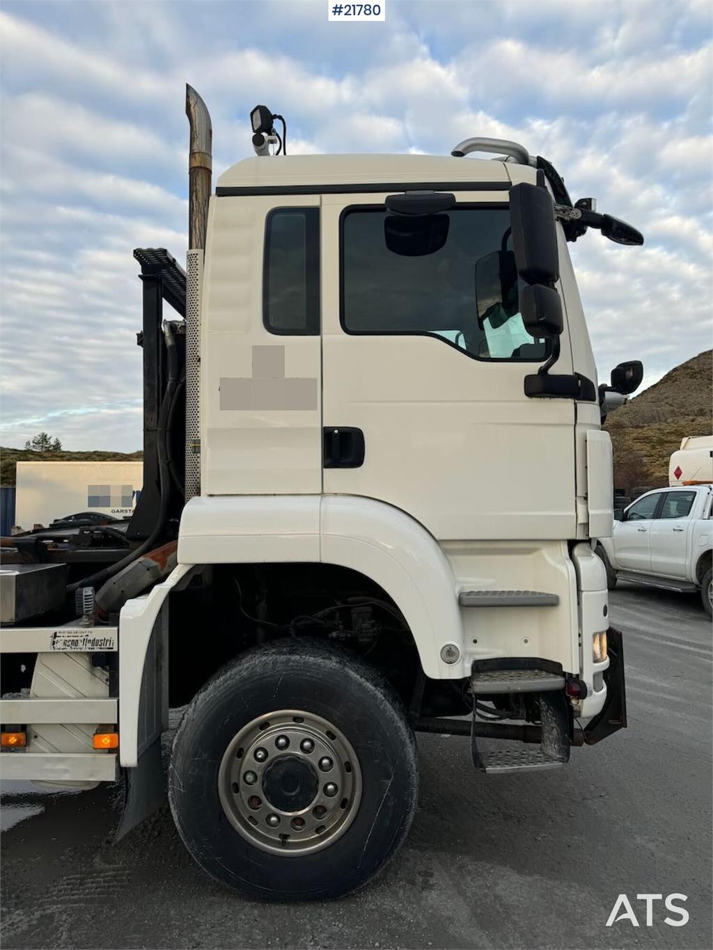 MAN TGS 28.480 6x4 – Hook lift truck with snow plow se