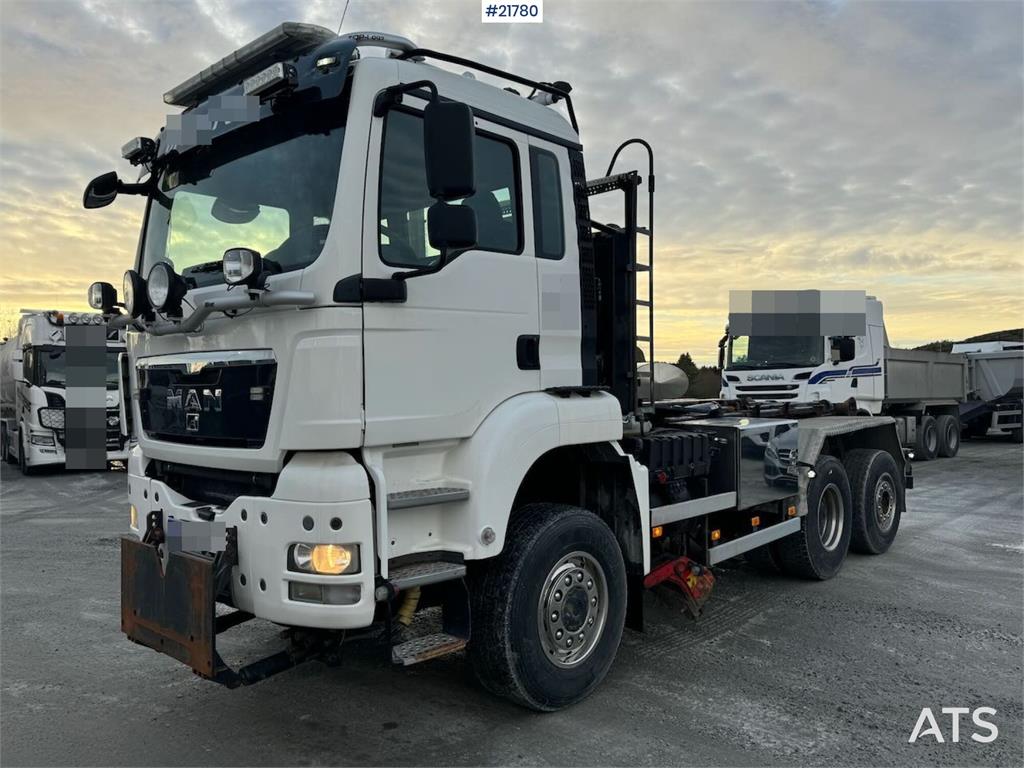 MAN TGS 28.480 6x4 – Hook lift truck with snow plow se