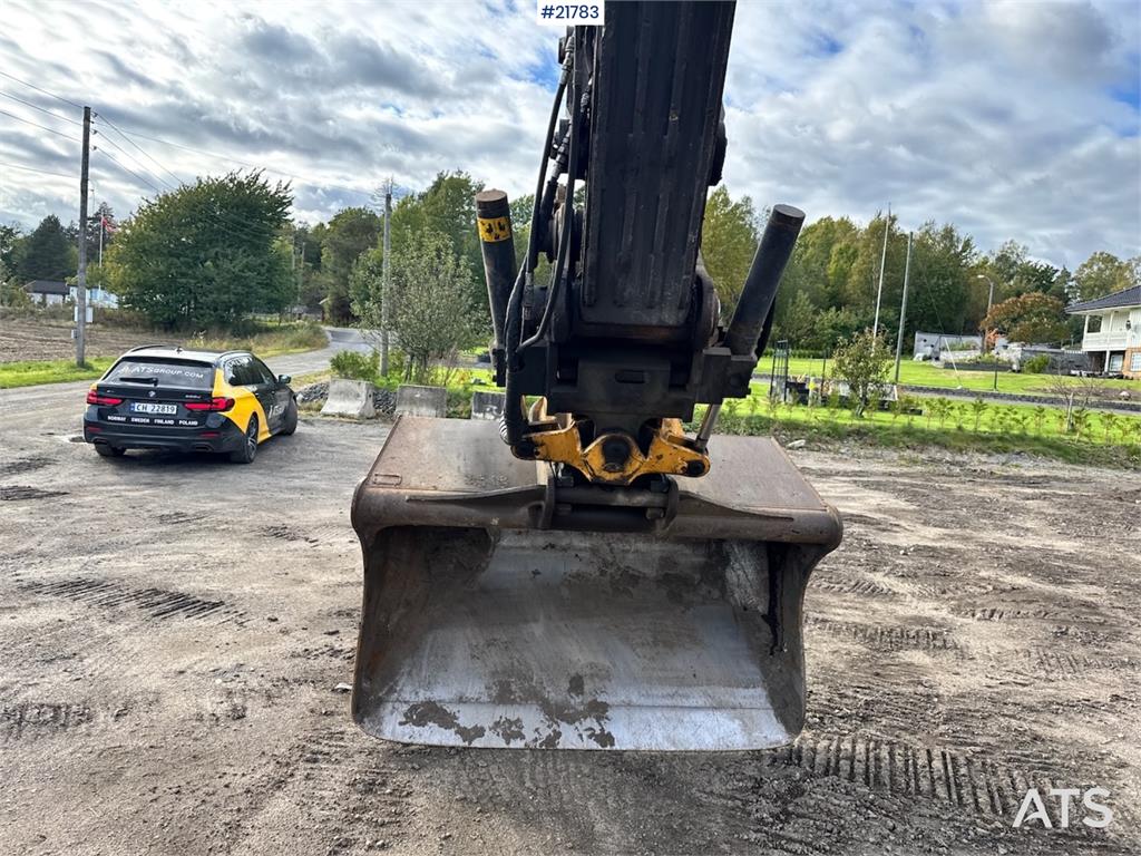 Volvo EC250 w/ Rototilt, GPS and 2 buckets.
