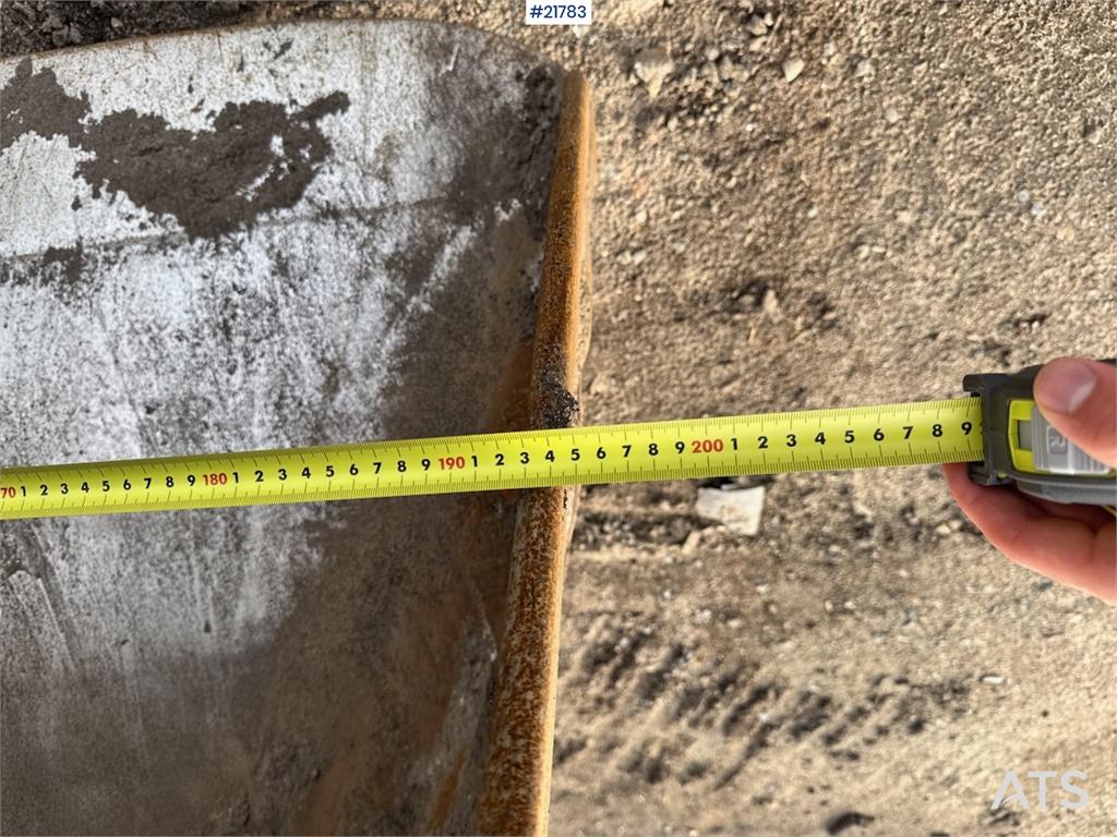 Volvo EC250 w/ Rototilt, GPS and 2 buckets.