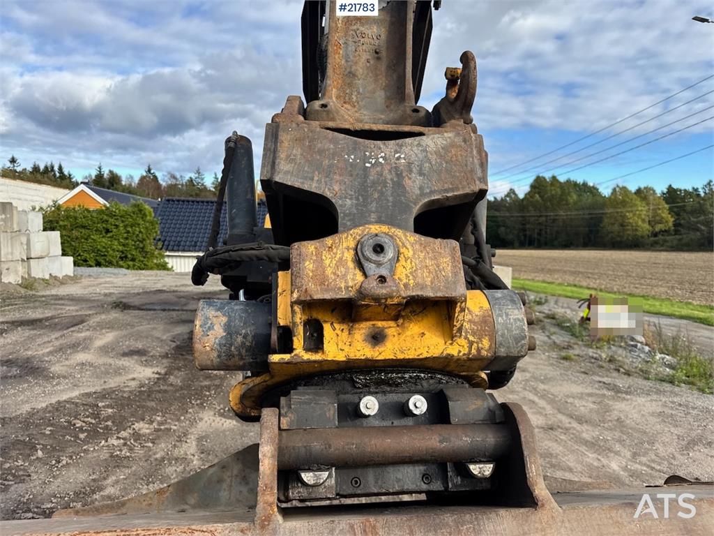 Volvo EC250 w/ Rototilt, GPS and 2 buckets.