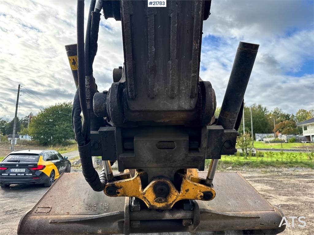 Volvo EC250 w/ Rototilt, GPS and 2 buckets.