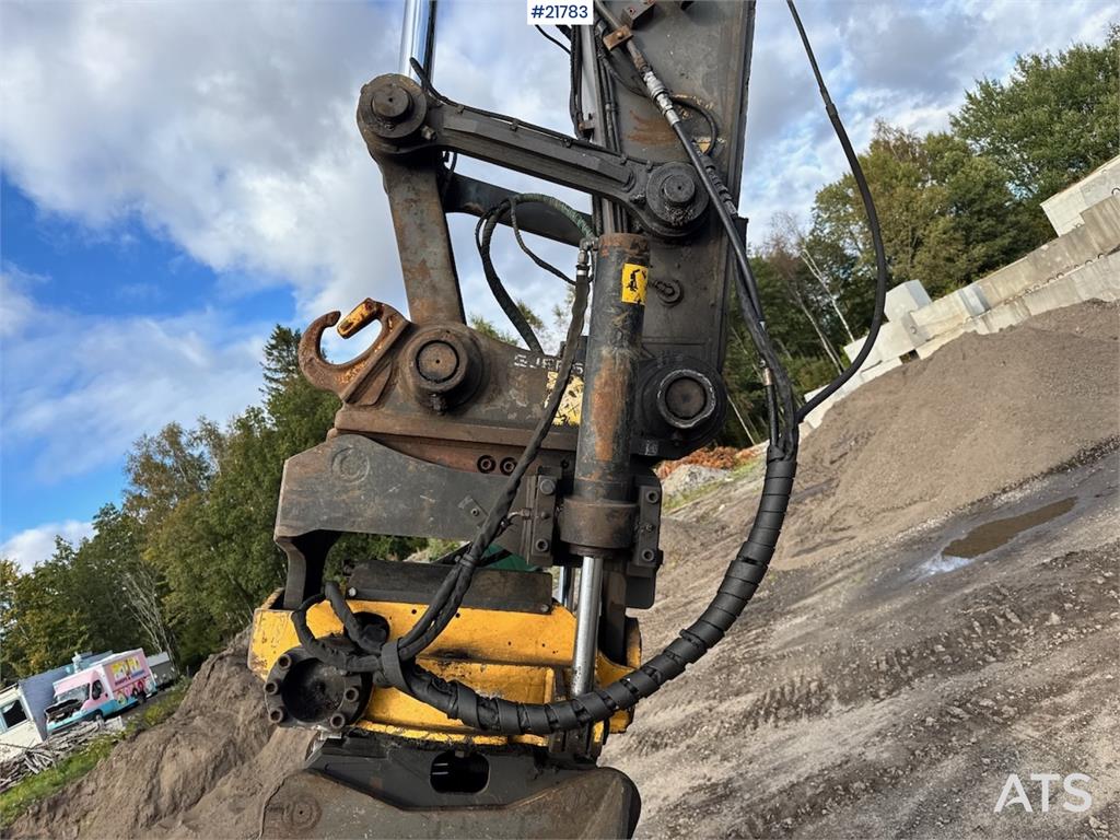 Volvo EC250 w/ Rototilt, GPS and 2 buckets.